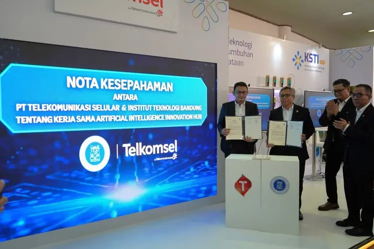 Telkomsel dan ITB Tandatangani Nota Kesepahaman Hadirkan AI Innovation Hub di KSTI Indonesia 2025