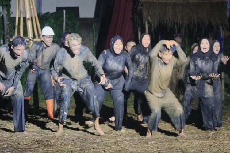 Teater Gandrung Mahasiswa Universitas Muhammadiyah Bogor Kritik Pemerintah Atas Rusaknya Lingkungan Hidup 