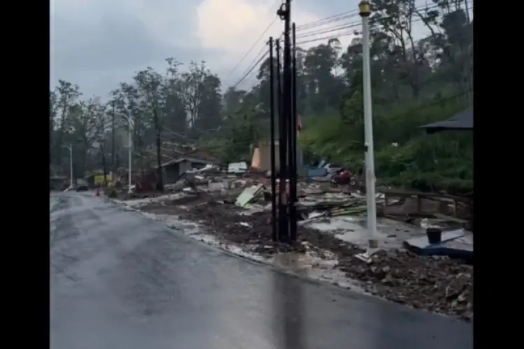 Warung Ikonik di Jalur Lembang Ciater Subang Dibongkar, Begini Kondisinya