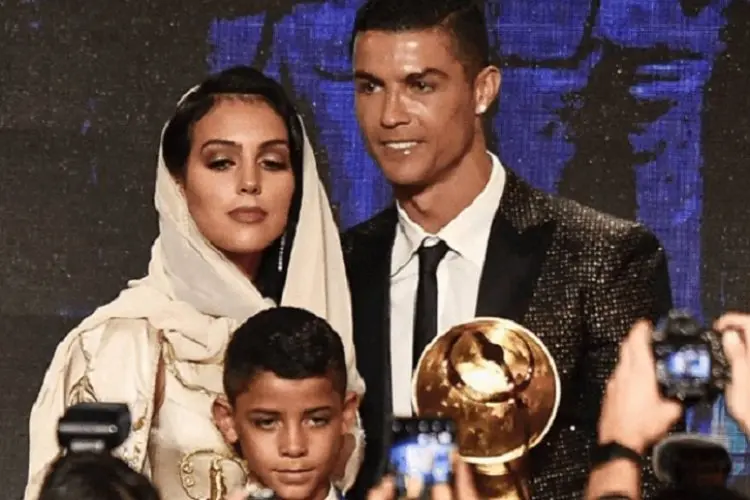Dengan Cincin Berlian Segede Gaban, Georgina Rodriguez Kini Siap Menikah dengan Ronaldo