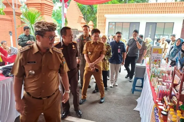 Kejari Kabupaten Cirebon Gelar Pasar Murah & Cek Kesehatan Gratis