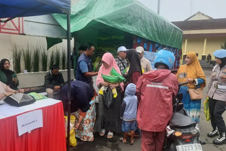 Lebih Murah, Warga Bisa dapat Sembako dan Beras Murah dalam Kegiatan GPN di Polres Cimahi