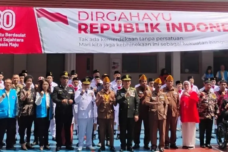 Masyarakat Tionghoa Bandung Upacara HUT RI ke-80 di Sekolah Trimulia Kristen Pasteur