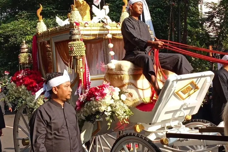 2 Kereta Kencana Warnai Kirab Budaya Peringatan Kemerdekaan Indonesia ke 80, Dedi Mulyadi: Out of The Box