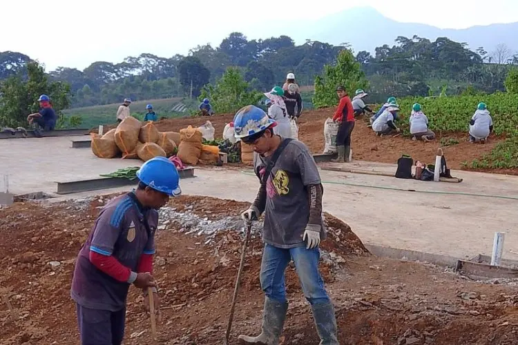 Ratusan Warga Desa Sukagalih Berharap Eiger Adventure Land Tidak Ditutup