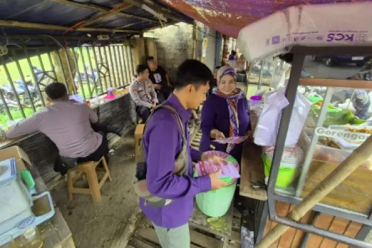 Warga Sukabumi Antusias Manfaatkan Diskon Tambah Daya Listrik PLN 50% di Momen HUT RI ke-80