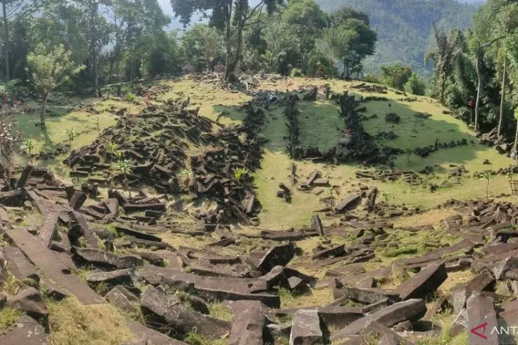 Misteri dan Mitos Gunung Padang Cianjur: Legenda Prabu Siliwangi hingga Penjaga Gaib