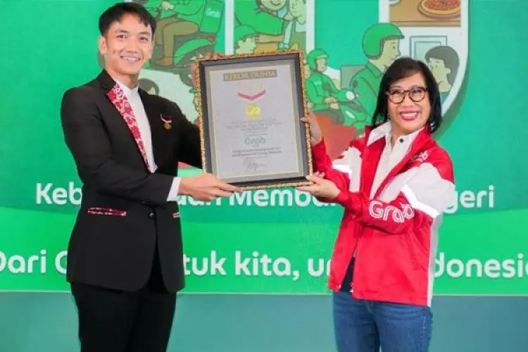 5.000 Mitra Pengemudi Grab Pecahkan Rekor Muri Menghiasi Tumpeng di 80 Kota