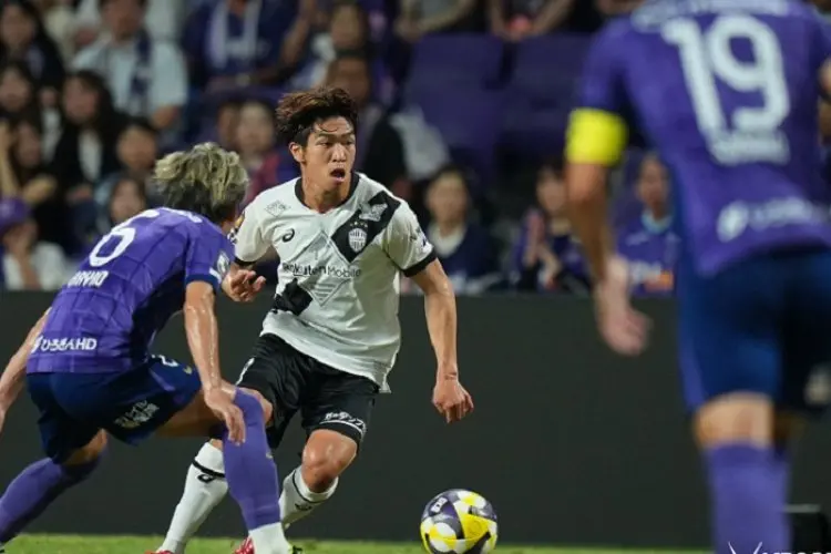 Dalamnya Derita Sanfrecce Hiroshima, Pemainnya Kena Kartu Merah dan Cetak Gol Bunuh Diri