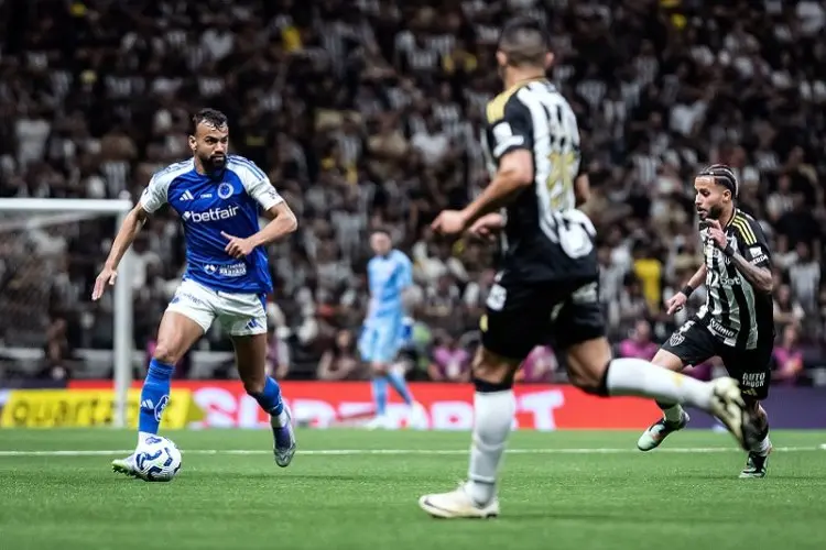 Cruzeiro Melangkah Mulus, Kiper Atletico Mineiro Pun Tercengang Lihat Gol Fabricio Bruno Ini