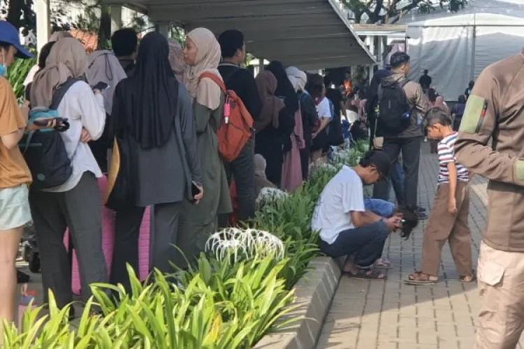 Hari Pertama BBW Books 2025, Antrean Panjang Pecinta Buku Penuhi Convention Parahyangan KBP