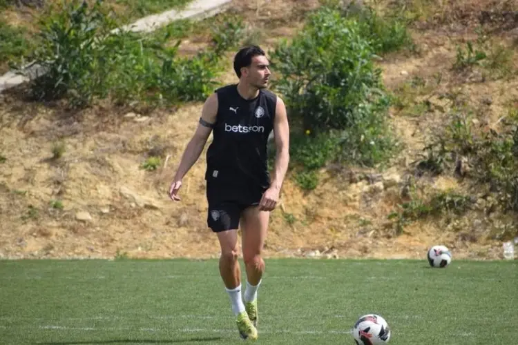 Sakit Perut, Andrew Jung Batal Latihan Perdana Bersama Persib