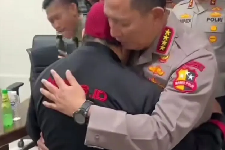 Tangis Duka di RSCM: Kapolri Temui Keluarga Affan Kurniawan, Driver Ojol Tewas Saat Demo DPR