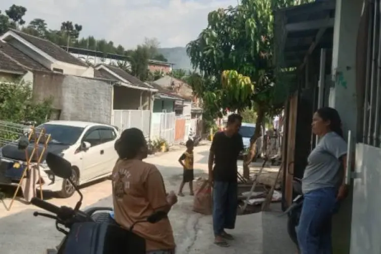 Bertahun-tahun Keluhkan Bau dan Lalat, Warga Komplek BIP Cipatat Minta Pemkab Bandung Barat Turun Tangan