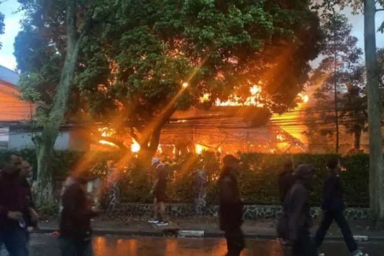 Begini Tanggapan Dedi Mulyadi Soal Bangunan Cagar Budaya yang Hangus Terbakar