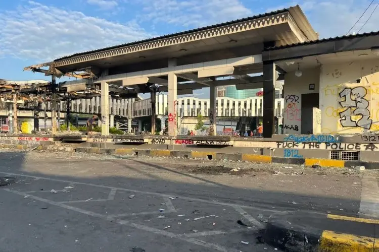 Tujuh Halte Transjakarta Dibakar Saat Demo Ricuh di Jakarta, Fasilitas Publik Jadi Sasaran
