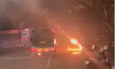 Viral Detik-Detik Aparat Dilempari Molotov, Diduga Jadi Pemicu Serangan ke Unisba dan Unpas?