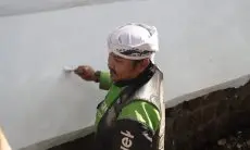 Aksi Damai & Pengabdian: Ojol dan Aparat Bandung Bersih-Bersih Setelah Demonstrasi