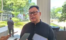 Bersih-Bersih Kota, DLH Kota Bandung Angkut Tumpukan Sampah dari Sisa Demo