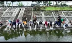 Dispakan Kabupaten Bandung Tebar Ribuan Benih Ikan di Danau Retensi Cieunteung