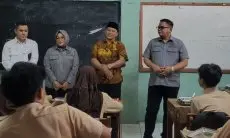 Anggota DPRD Kab Bandung Agus Setiawan Memantau Pelaksanaan Pemberian MBG di SMPN 1 Soreang