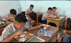Ketua Komisi D DPRD Kab Bandung Cecep Suhendar Lakukan Monitoring Pemberian MBG di SMPN 3 Rancaekek