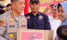 Gelar Bakti Sosial, Polisi di Bandung Ajak Komunitas Ojol Berbagi