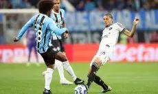 Aneh, Tapi Terjadi! Kiper Gremio Cetak Gol ke Gawang Botafogo