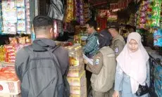Satpol PP Cimahi dan Bea Cukai Sidk Tiga Pasar Tradisional untuk Gempur Rokok Ilegal