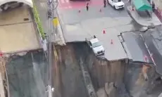 Sinkhole 50 Meter Muncul di Bangkok, Warga Panik dan Jalan Ditutup