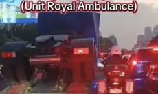 Viral, Sopir Ambulans Gunakan Sindiran Kreatif agar Pengendara Buka Jalan