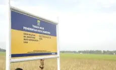Pemkot Bandung Terbitkan Plang Liar di Sekitar Stadion GBLA
