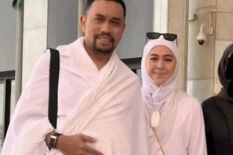 Potret Ahmad Sahroni dan Istri Viral Usai Rumah Dijarah, Netizen Ragukan Umrah