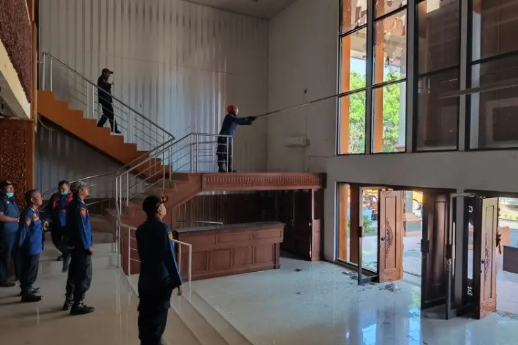 Pembersihan Gedung DPRD Kabupaten Cirebon Belum dipastikan Kapan Selesai