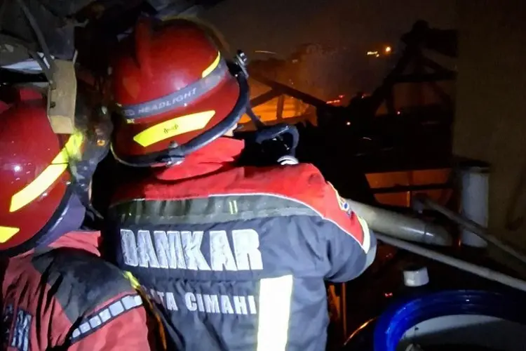 Gegara Puntung Rokok, Rumah di Setiamanah Ludes Dilalap si Jago Merah