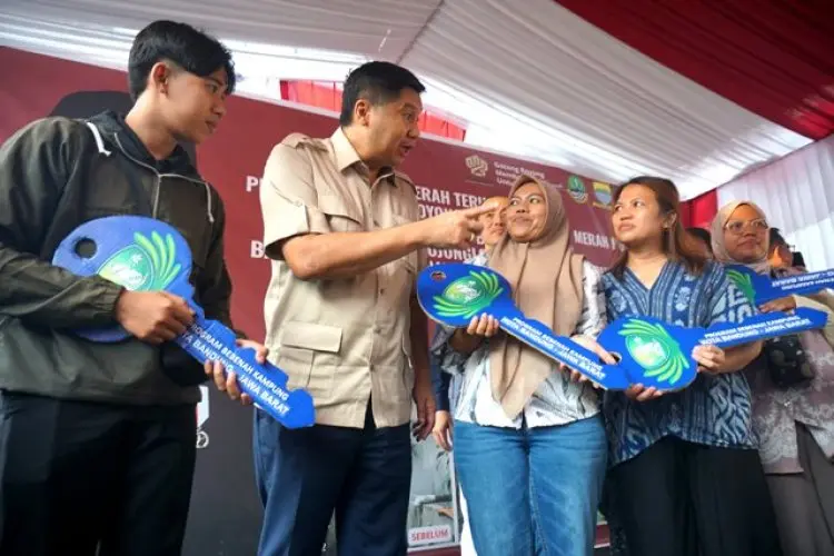 FOTO: Serah Terima Kunci Program Renovasi Rumah