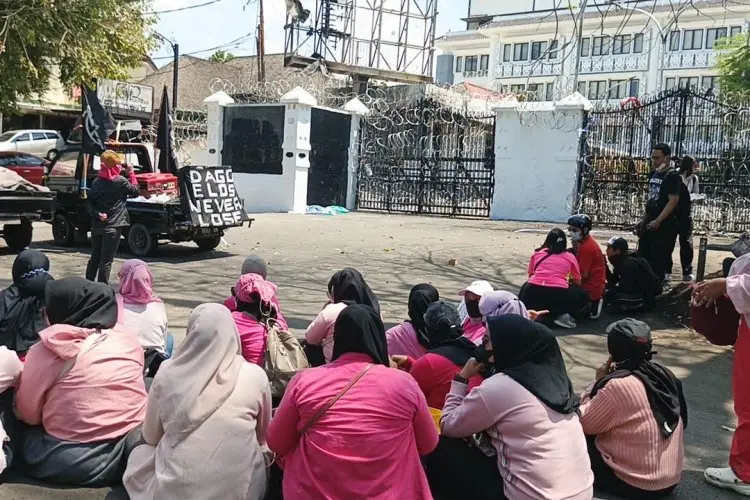 Warga Kampung Kota Gelar Aksi di Bandung, Tuntut Hentikan Represif Aparat dan Sita Aset Koruptor