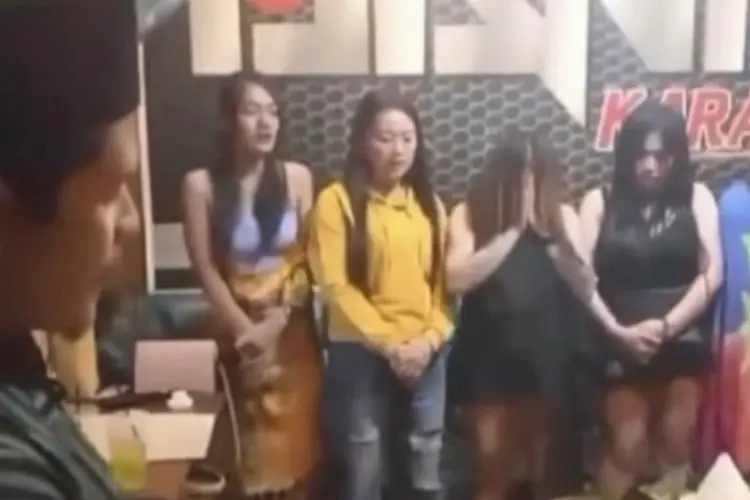 Viral Video Peringatan Maulid Nabi di Ruang Karaoke, Netizen Pro-Kontra
