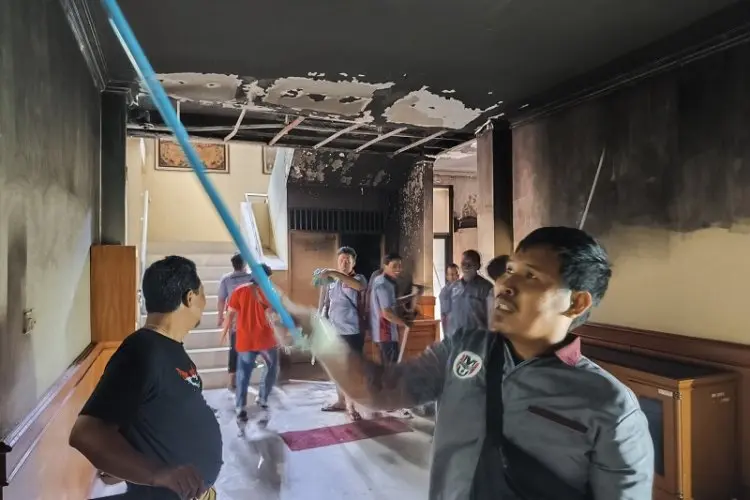 Kerugian Akibat Penjarahan dan Pengrusakan Gedung DPRD Kabupaten Cirebon diangka Rp7,9 Miliar