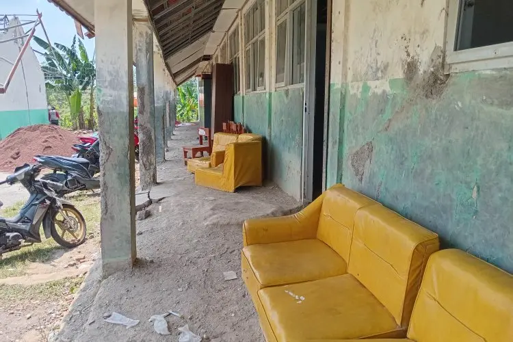 Azwar Anas Mengelus Dada, Melihat Kondisi SDN Tegal Benteng