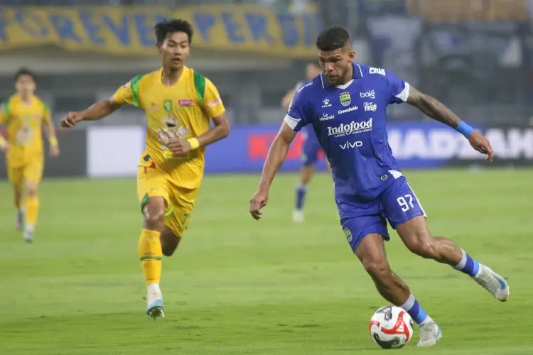 Digelar Tanpa Penonton, Cek Link Live Streaming Persib vs Persebaya Malam Ini