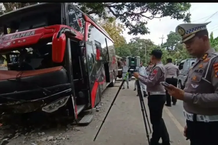 Polda Jatim Selidiki Kecelakaan Maut Bus Rombongan RS Bina Sehat Jember di Probolinggo, 8 Orang Tewas