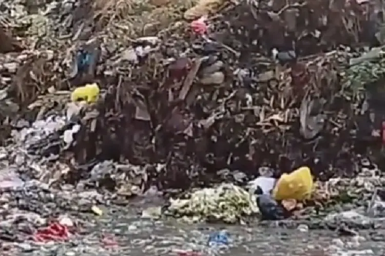 Viral Sampah Menggunung Lagi di Pasar Caringin, Dedi Mulyadi: Bukan Tanggung Jawab Pemerintah