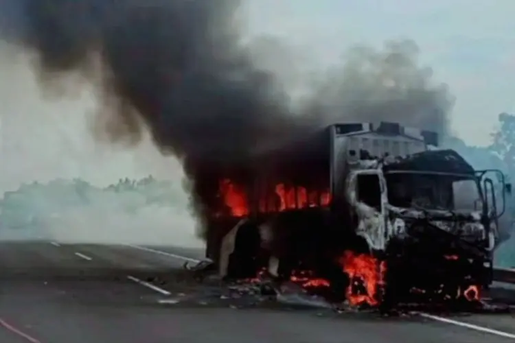 Truk Wingbox Terbakar di Tol Cipali, Pengelola Terjunkan Tiga Mobil Pemadam
