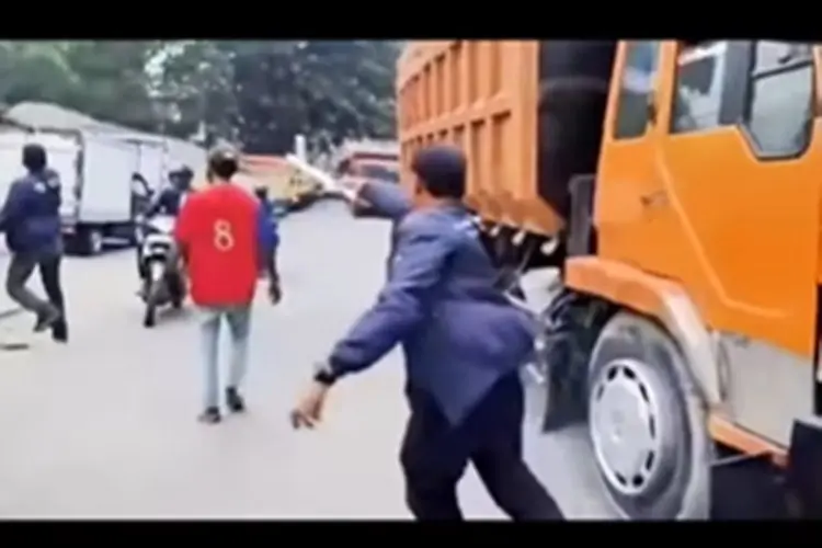 Viral! Warga Geruduk Pos Dishub Parungpanjang, Protes Truk Tambang Beroperasi di Luar Jam Aturan