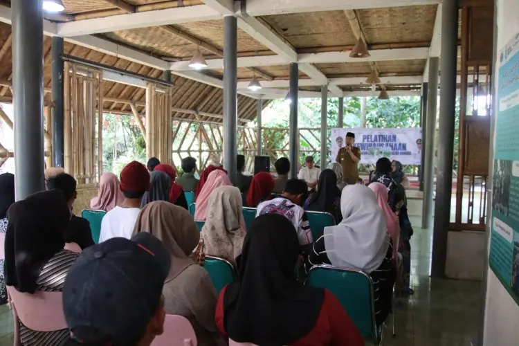 Eceng Gondok 'Disulap' Jadi Cuan: KBB Gelar Pelatihan Vokasi di Saguling