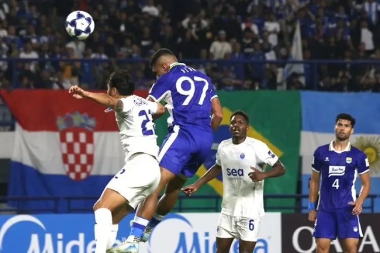 Cedera, Persib Istirahatkan Marc Klok