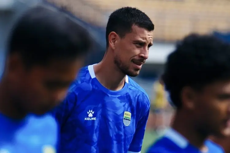 Begini Respon Thom Haye Setelah Mendapatkan Kritikan di Media Sosial