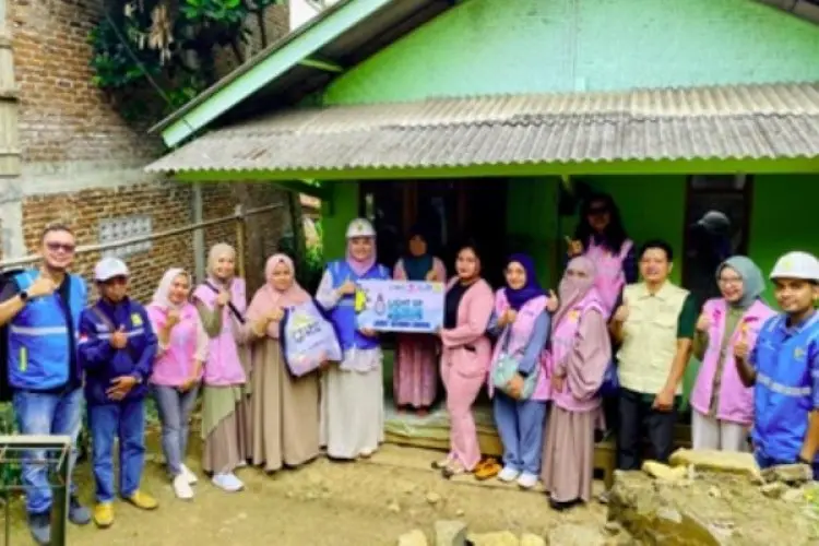 Kolaborasi PLN dan YBM Hadirkan Sambungan Listrik Gratis bagi Warga Garut