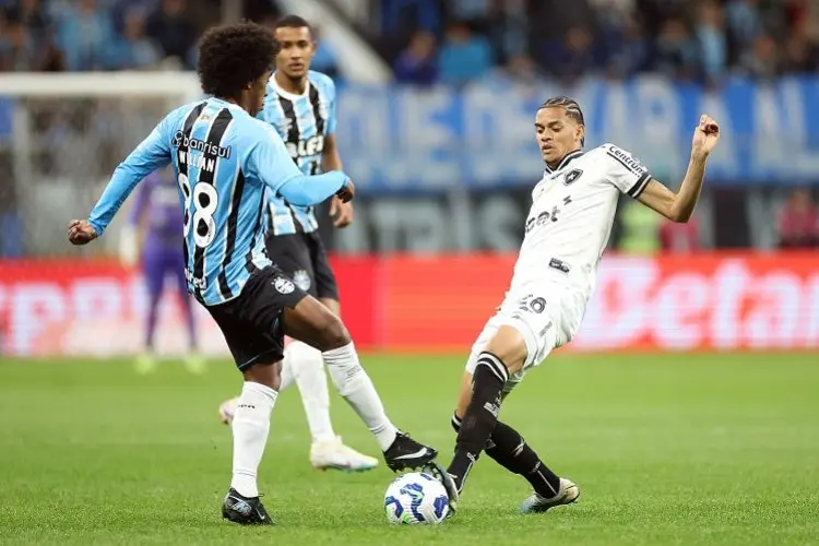 Aneh, Tapi Terjadi! Kiper Gremio Cetak Gol ke Gawang Botafogo